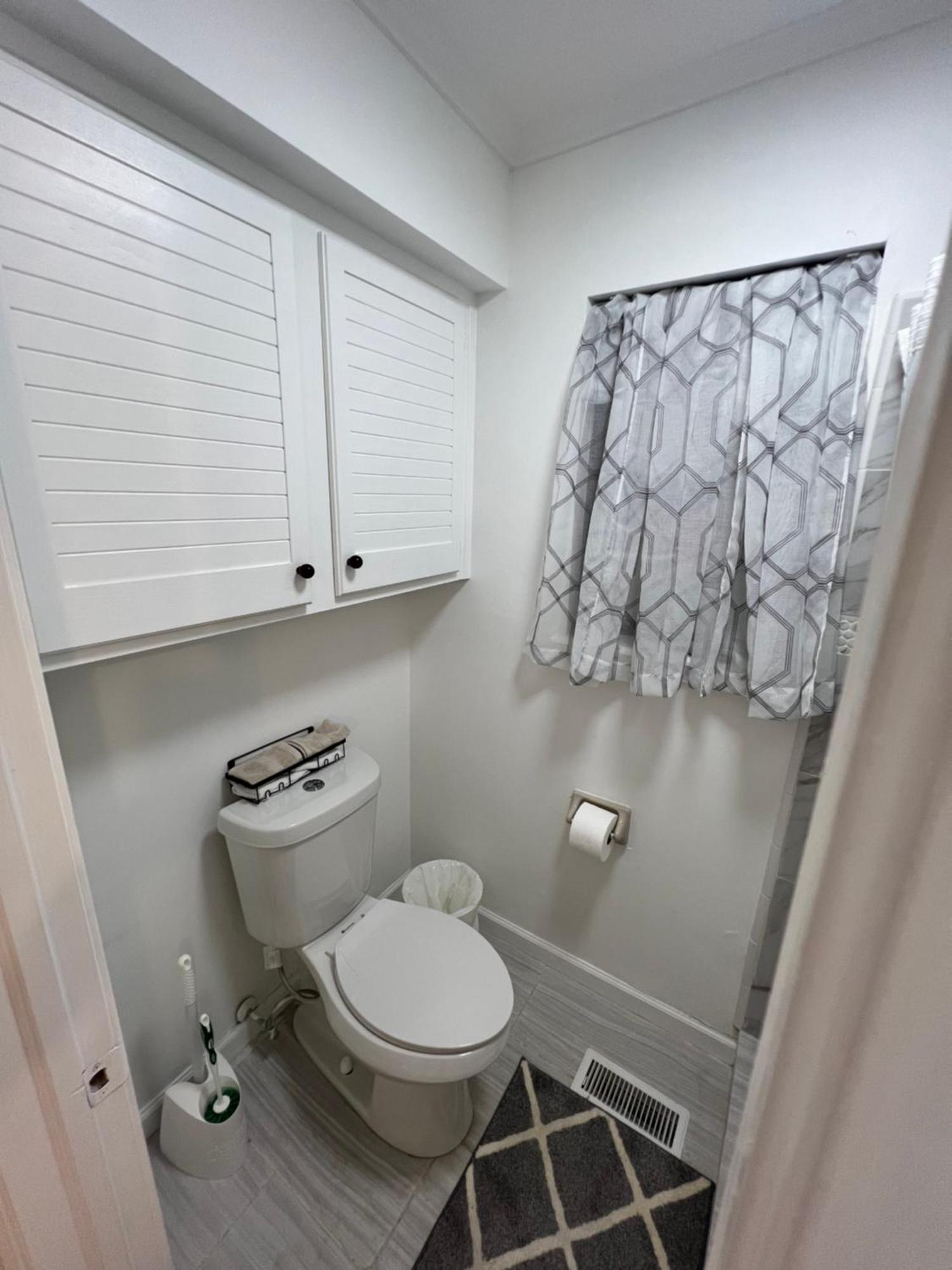 Cozy Private Suite 5 Min From Saint Francis Hospital And Woodland Hills Mall Tulsa Extérieur photo