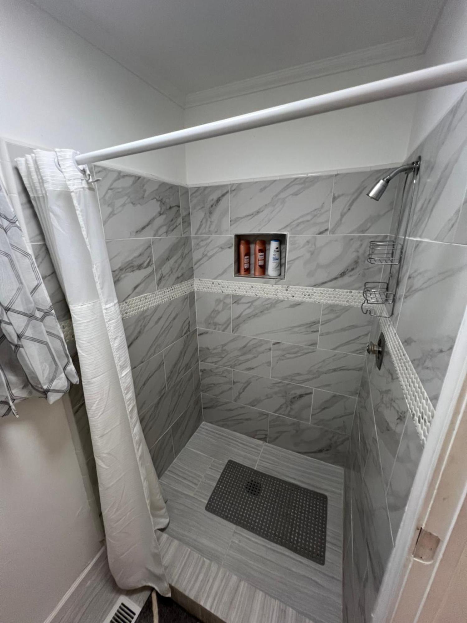 Cozy Private Suite 5 Min From Saint Francis Hospital And Woodland Hills Mall Tulsa Extérieur photo